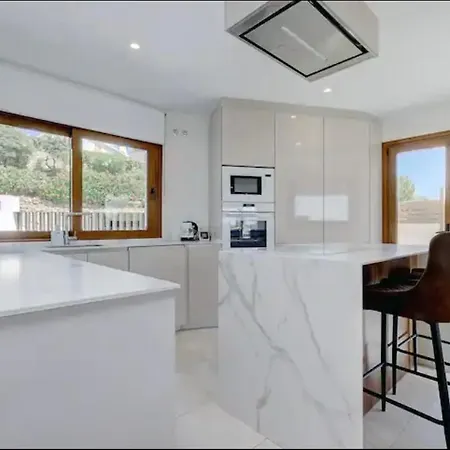 Modern / Sea Views & Private Pool/ Sofia